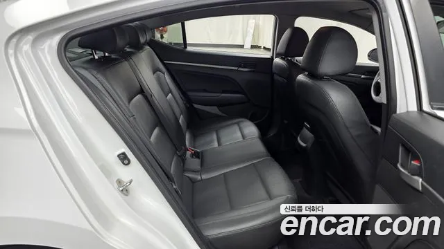 Hyundai Avante 2017 thumb 12