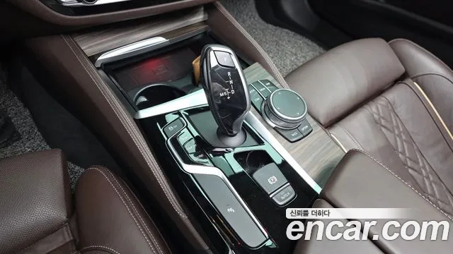 BMW 5-Series 2020 thumb 8