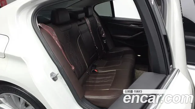 BMW 5-Series 2020 thumb 10