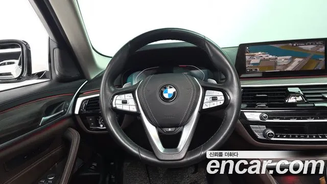 BMW 5-Series 2020 thumb 11