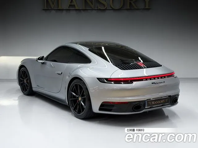 Porsche 911 2020 thumb 2