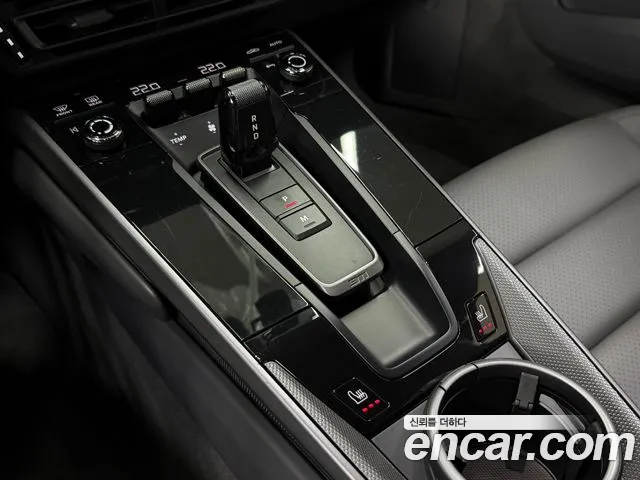 Porsche 911 2020 thumb 9