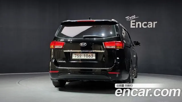 Kia Carnival 2014 thumb 4