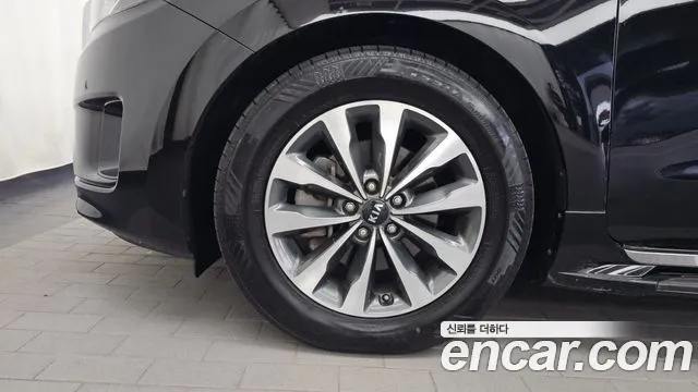 Kia Carnival 2014 thumb 5