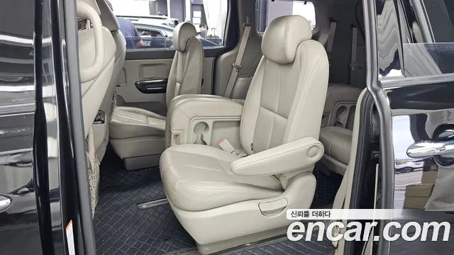 Kia Carnival 2014 thumb 11