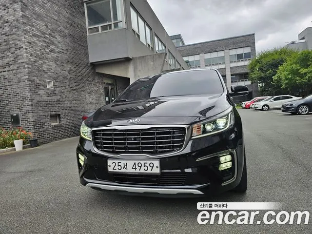 Kia Carnival 2019 thumb 2
