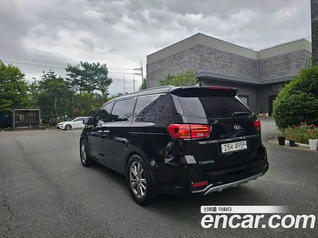 Kia Carnival 2019 thumb 3