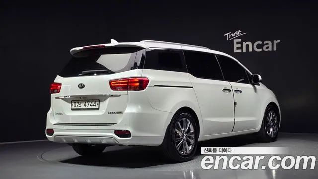 Kia Carnival 2018 thumb 2