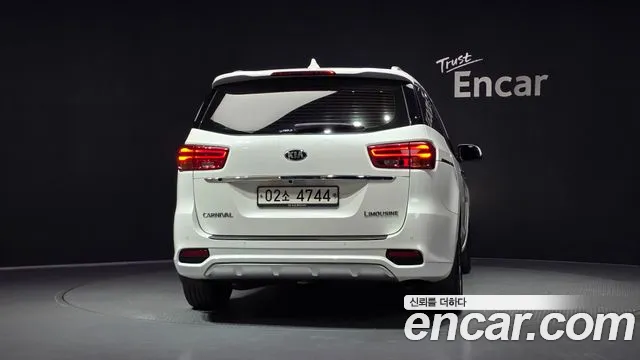 Kia Carnival 2018 thumb 4