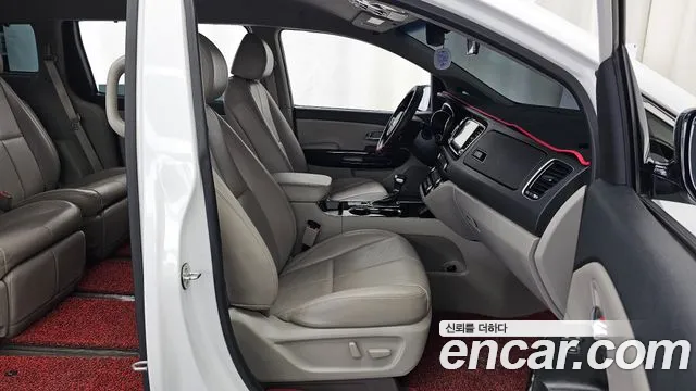 Kia Carnival 2018 thumb 11