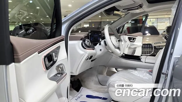 Mercedes-Benz EQE 2023 thumb 9