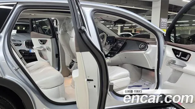 Mercedes-Benz EQE 2023 thumb 10