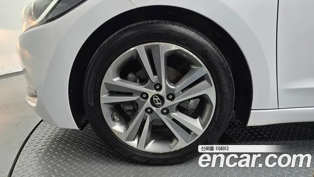 Hyundai Avante 2017 thumb 4
