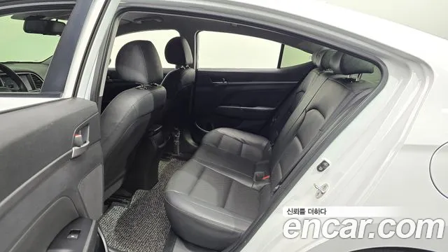 Hyundai Avante 2017 thumb 10