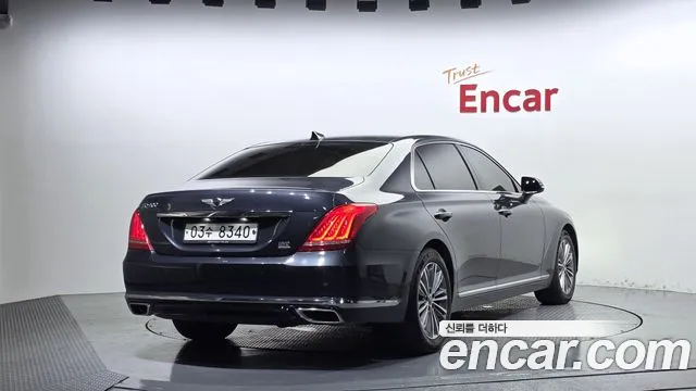 Genesis G90 2017 thumb 2