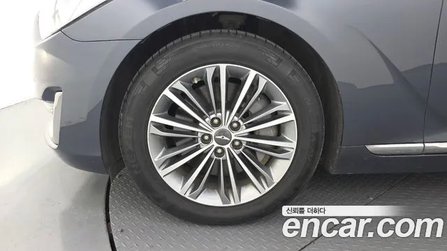 Genesis G90 2017 thumb 5