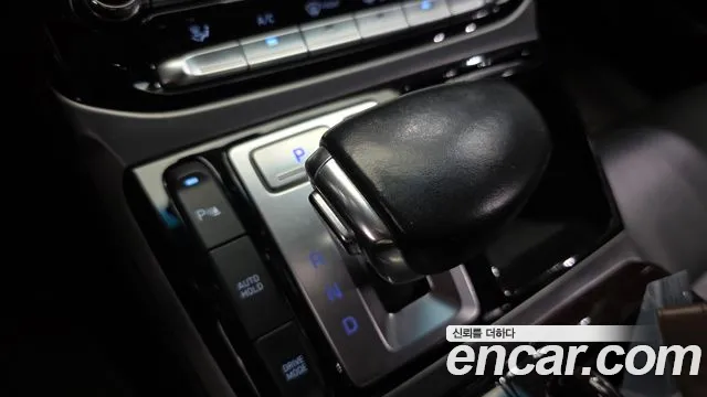 Genesis G90 2017 thumb 9