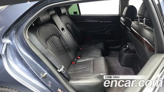 Genesis G90 2017 thumb 12