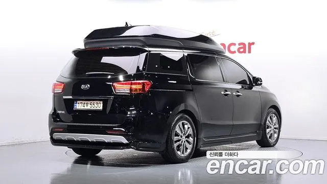Kia Carnival 2017 thumb 2