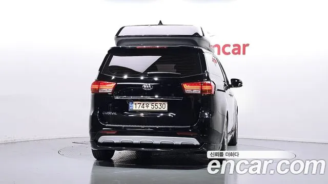 Kia Carnival 2017 thumb 4