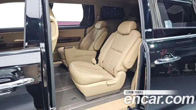 Kia Carnival 2017 thumb 11
