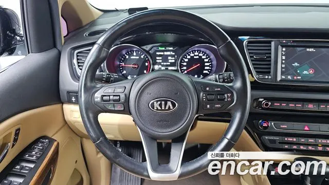 Kia Carnival 2017 thumb 12