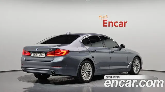 BMW 5-Series 2018 thumb 2
