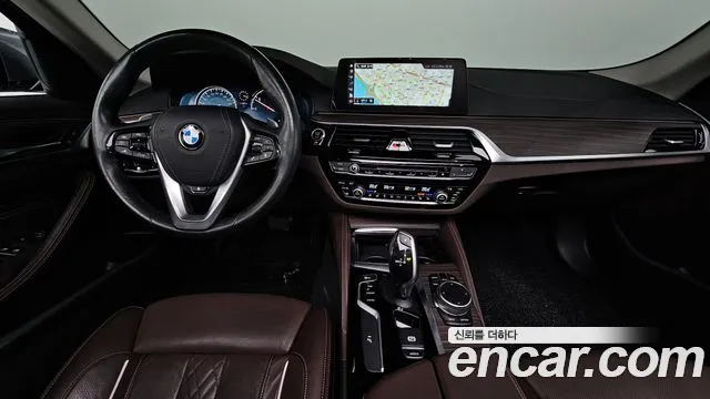 BMW 5-Series 2018 thumb 7
