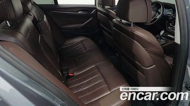 BMW 5-Series 2018 thumb 12