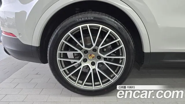 Porsche Cayenne 2023 thumb 5