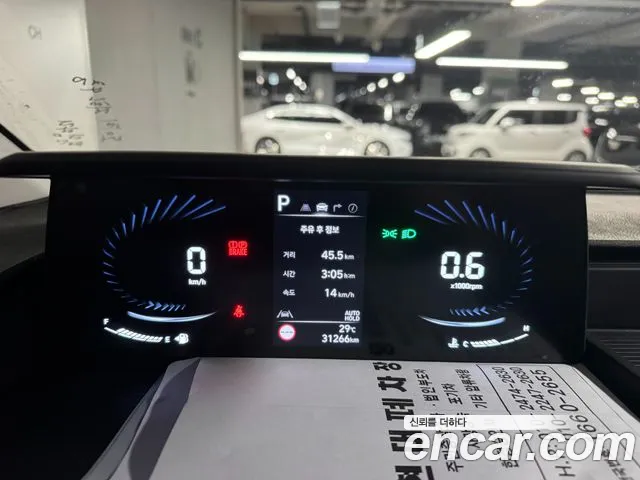 Hyundai Staria 2024 thumb 4