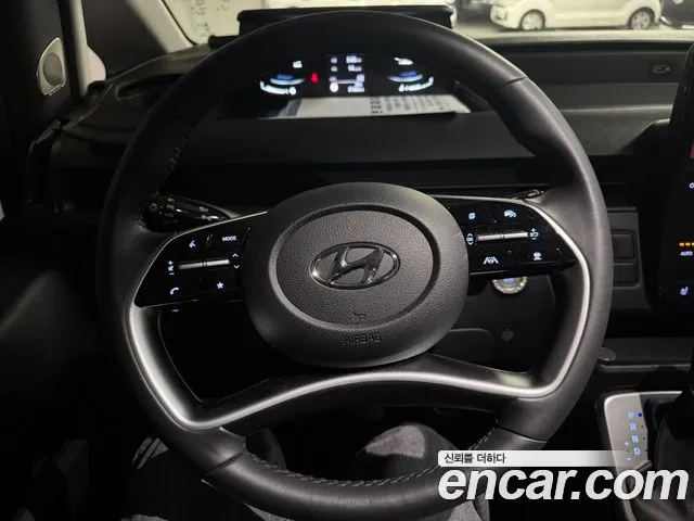 Hyundai Staria 2024 thumb 5
