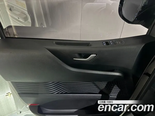 Hyundai Staria 2024 thumb 9
