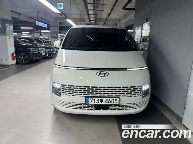 Hyundai Staria 2024 thumb 12