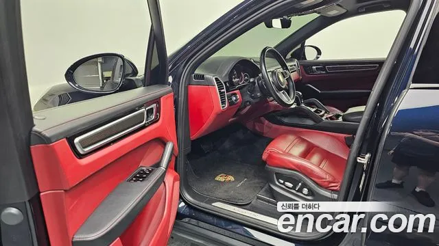 Porsche Cayenne 2019 thumb 10