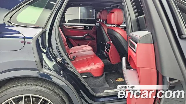 Porsche Cayenne 2019 thumb 12