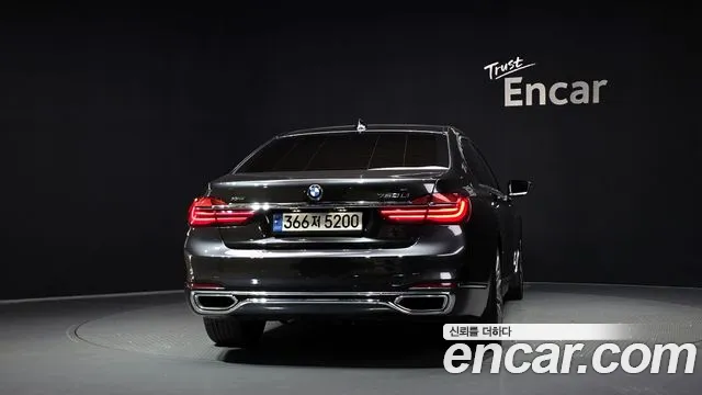 BMW 7-Series 2016 thumb 4