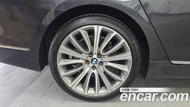 BMW 7-Series 2016 thumb 5