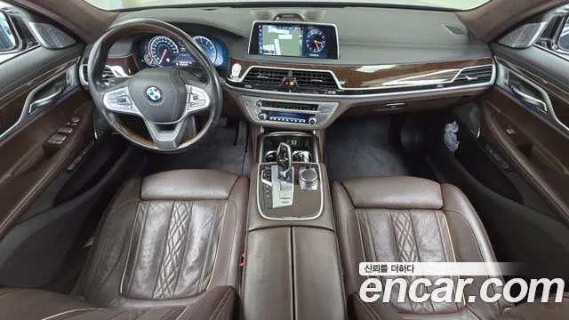 BMW 7-Series 2016 thumb 7