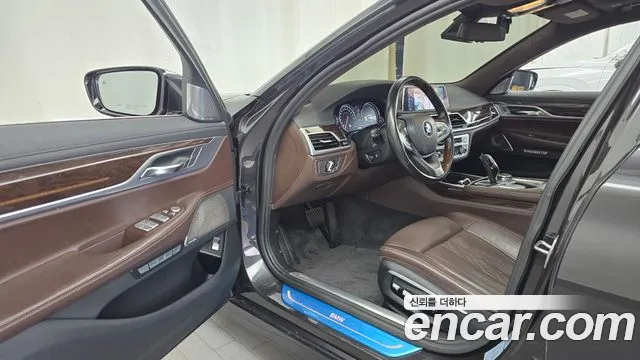 BMW 7-Series 2016 thumb 10