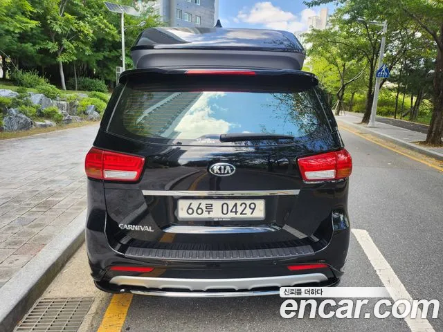 Kia Carnival 2015 thumb 4