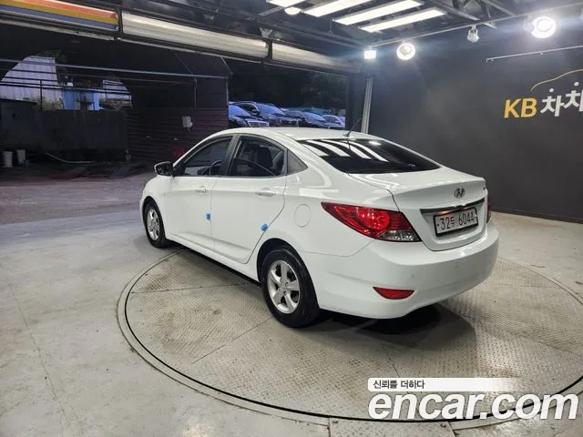 Hyundai Accent 2011 thumb 4
