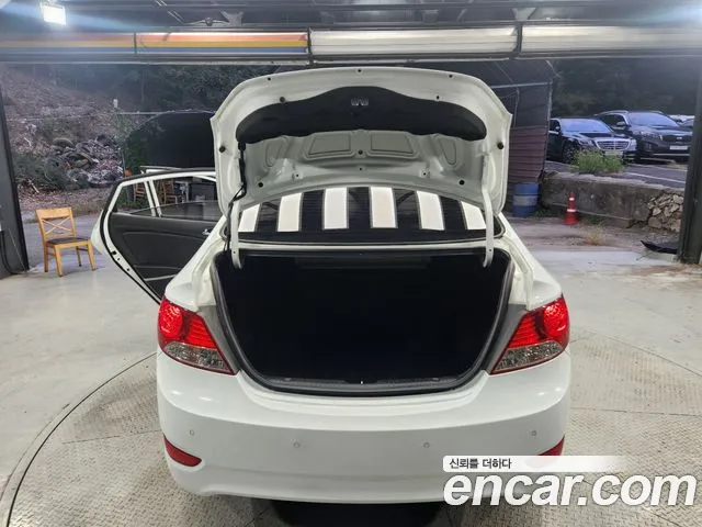 Hyundai Accent 2011 thumb 9