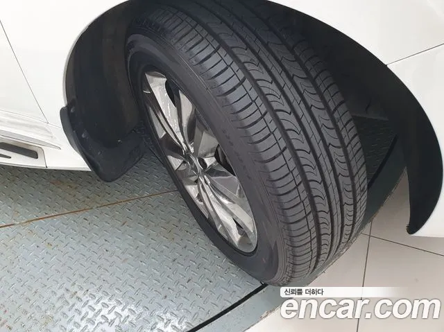 Kia Carnival 2015 thumb 5