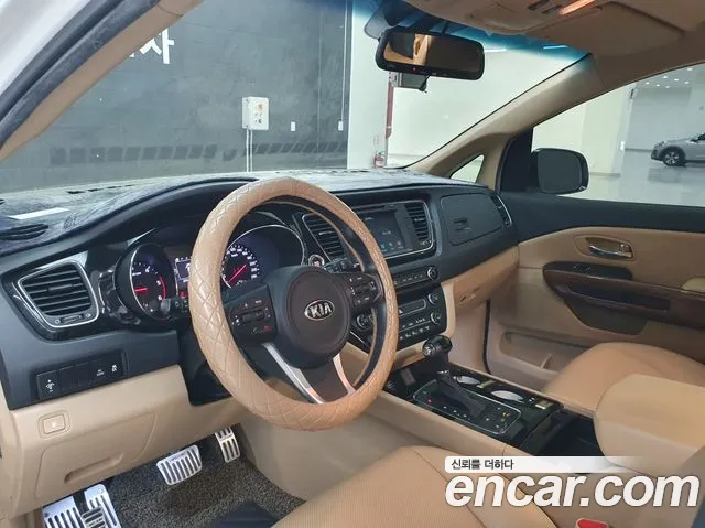 Kia Carnival 2015 thumb 7