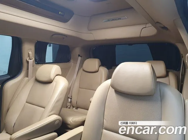 Kia Carnival 2015 thumb 10
