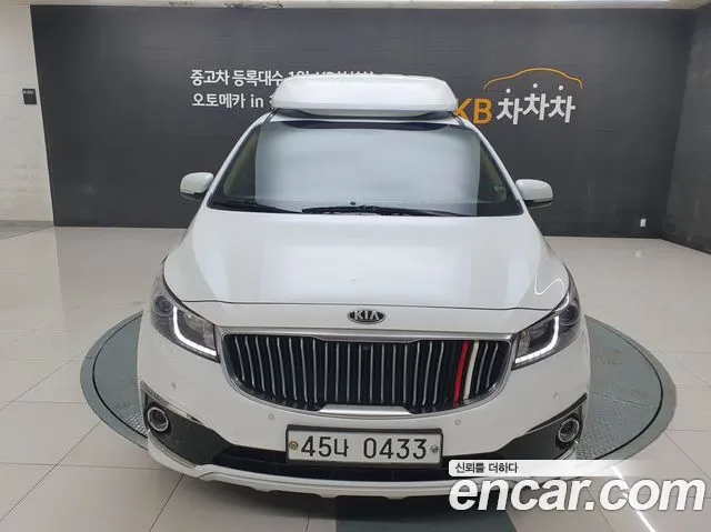 Kia Carnival 2015 thumb 12