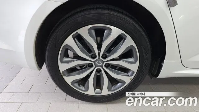 Renault-KoreaSamsung Megane 2016 thumb 5