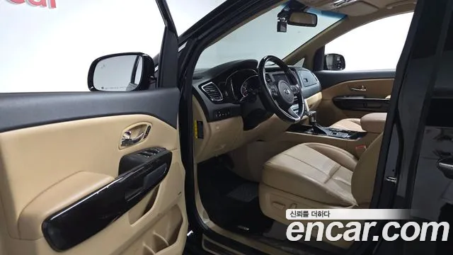 Kia Carnival 2019 thumb 9