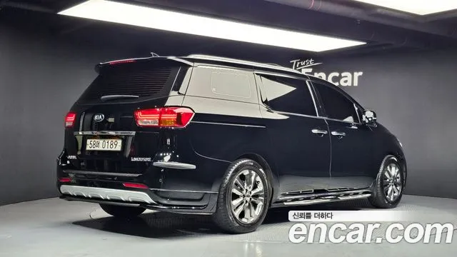 Kia Carnival 2016 thumb 2